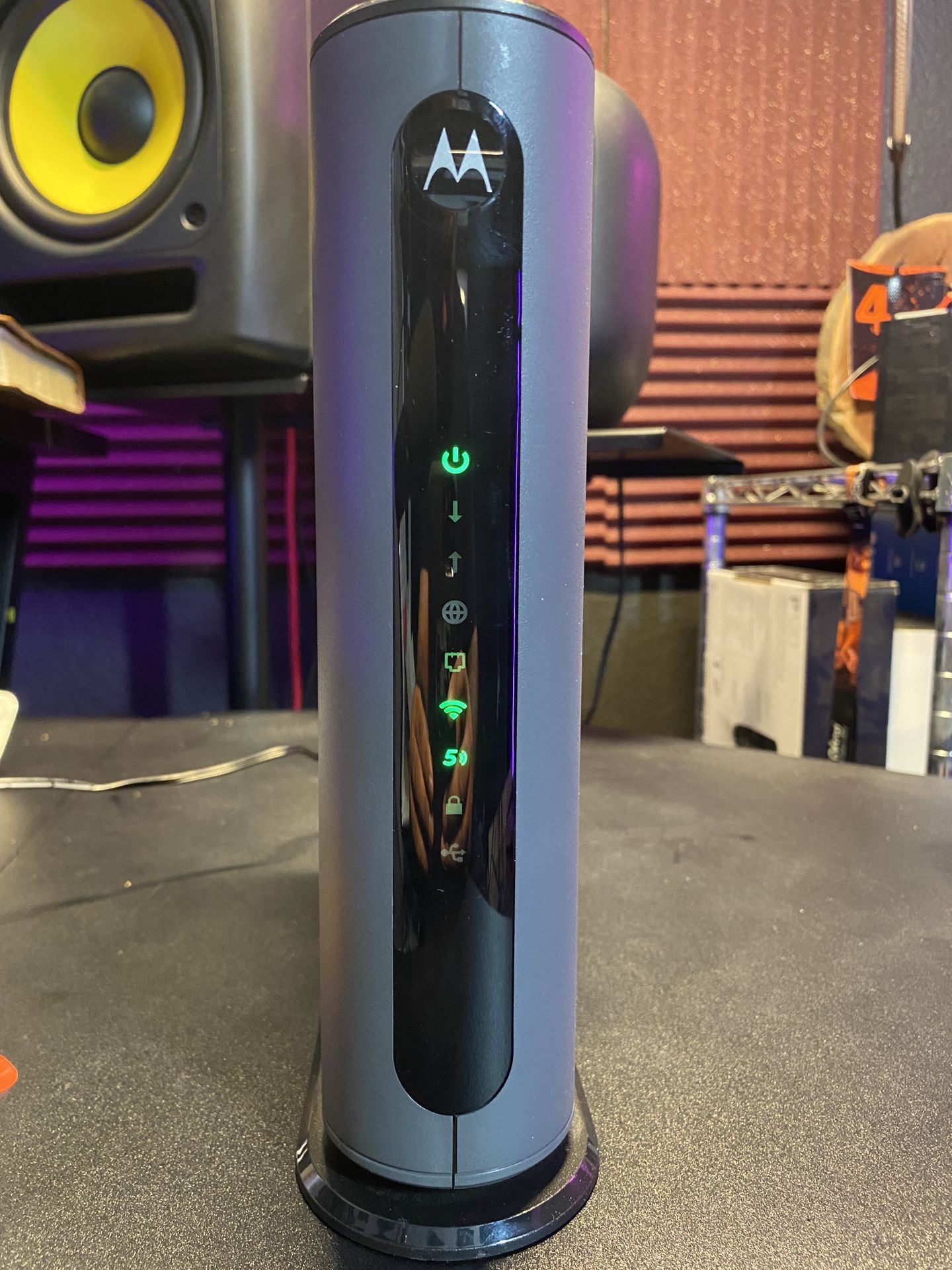 Motorola 3.1 cable moden plus wifi router