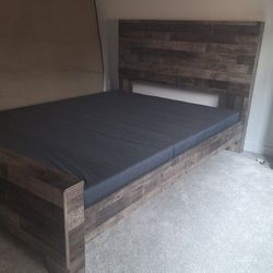 Queen Size Benchcraft Derekson Bed Frame 