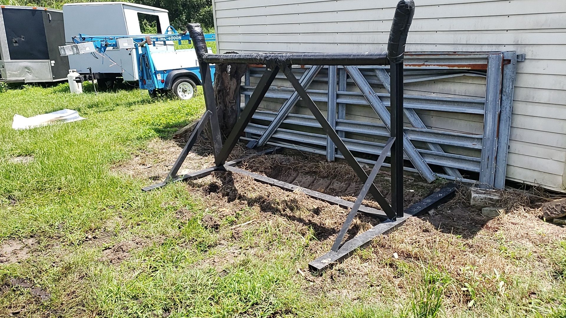 Heavy duty tree bar