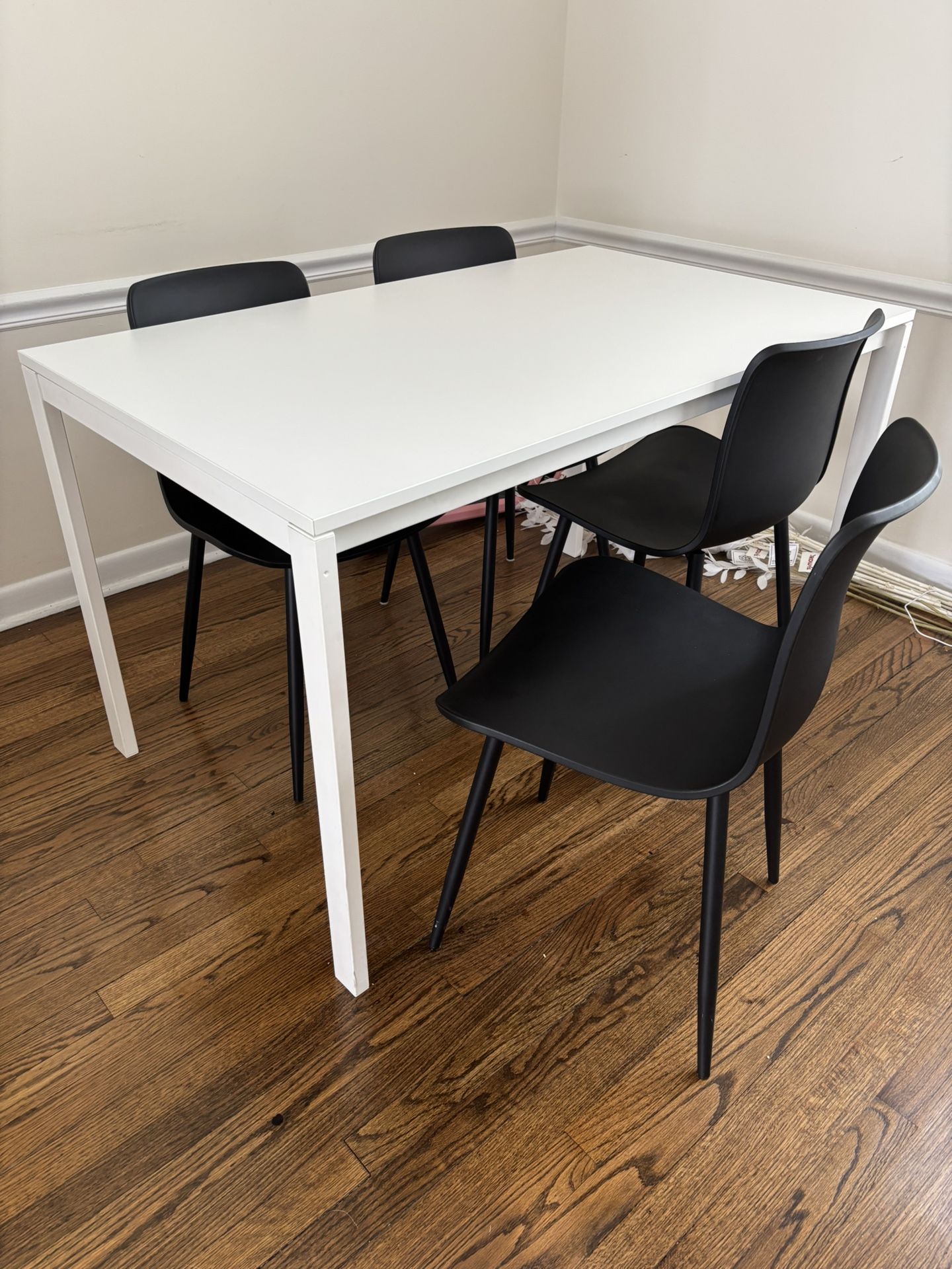 Dining Table And 4 Chairs Black And White
