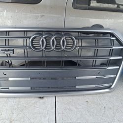 2017-2020 Audi Q5 Grille