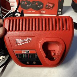 Milwaukee M12 Charger 