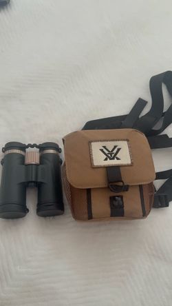 Vortex Optics Viper 10X42 HD Roof Prism Binoculars with Glasspak Harness