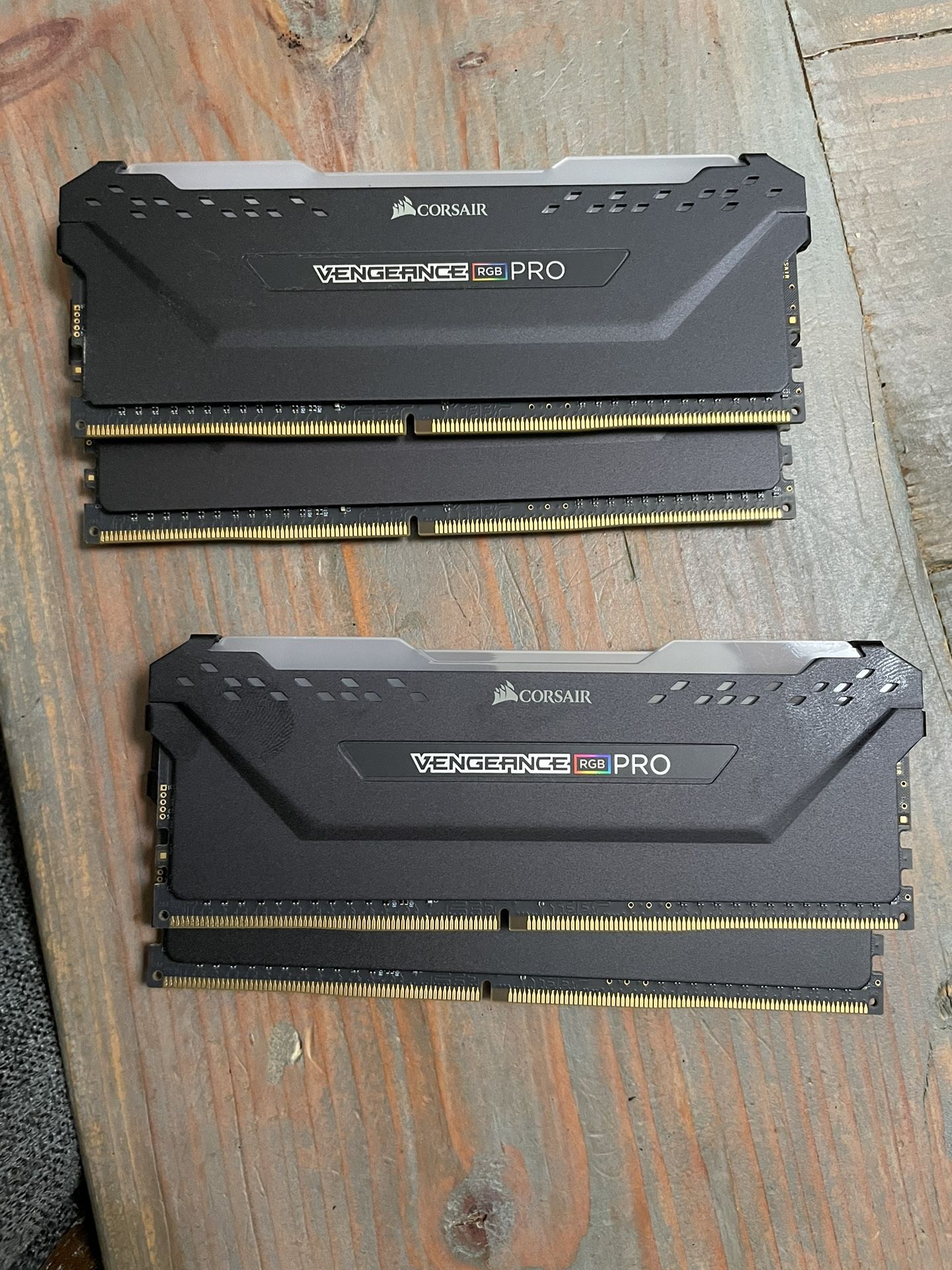 2 CORSAIR - VENGEANCE PRO 16 GB (2PK x 8GB) 4000MHz DDR4 C18 DIMM Desktop Memory with RGB lighting - Black