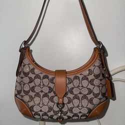 Hamptons Hobo Bag In Crystal Signature Jacquard 