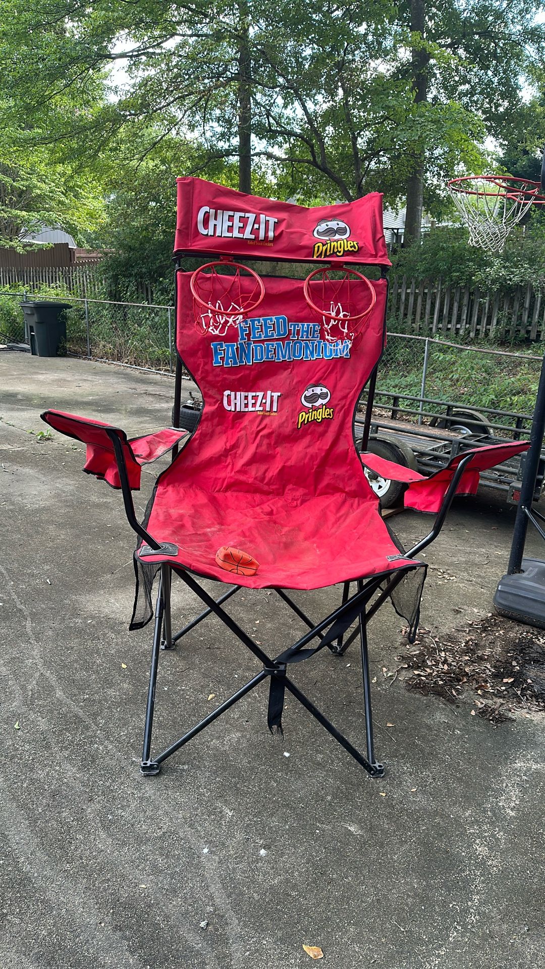 CHEEZ-IT Oversized Basketball Chair