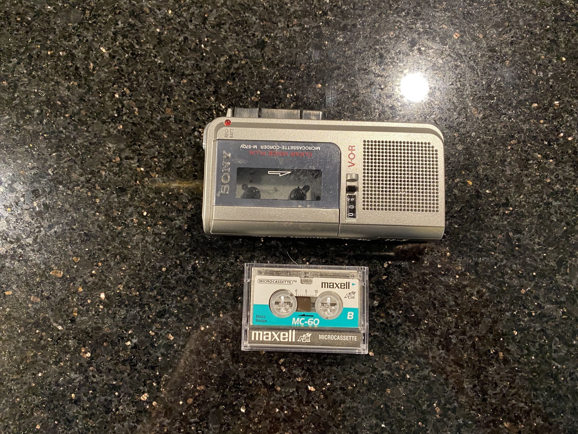 Sony MicroCassette Recorder Player VOR M-570V & 1 Maxell MC60 MC-60 Cassette