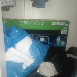 Vizio TV 40'inch New 