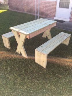 Super cute kids play picnic table