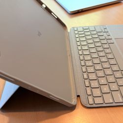 Logitech ComboTouch iPad Pro 11inch Keyboard Case Sand Color-Like New - $150 (campbell)