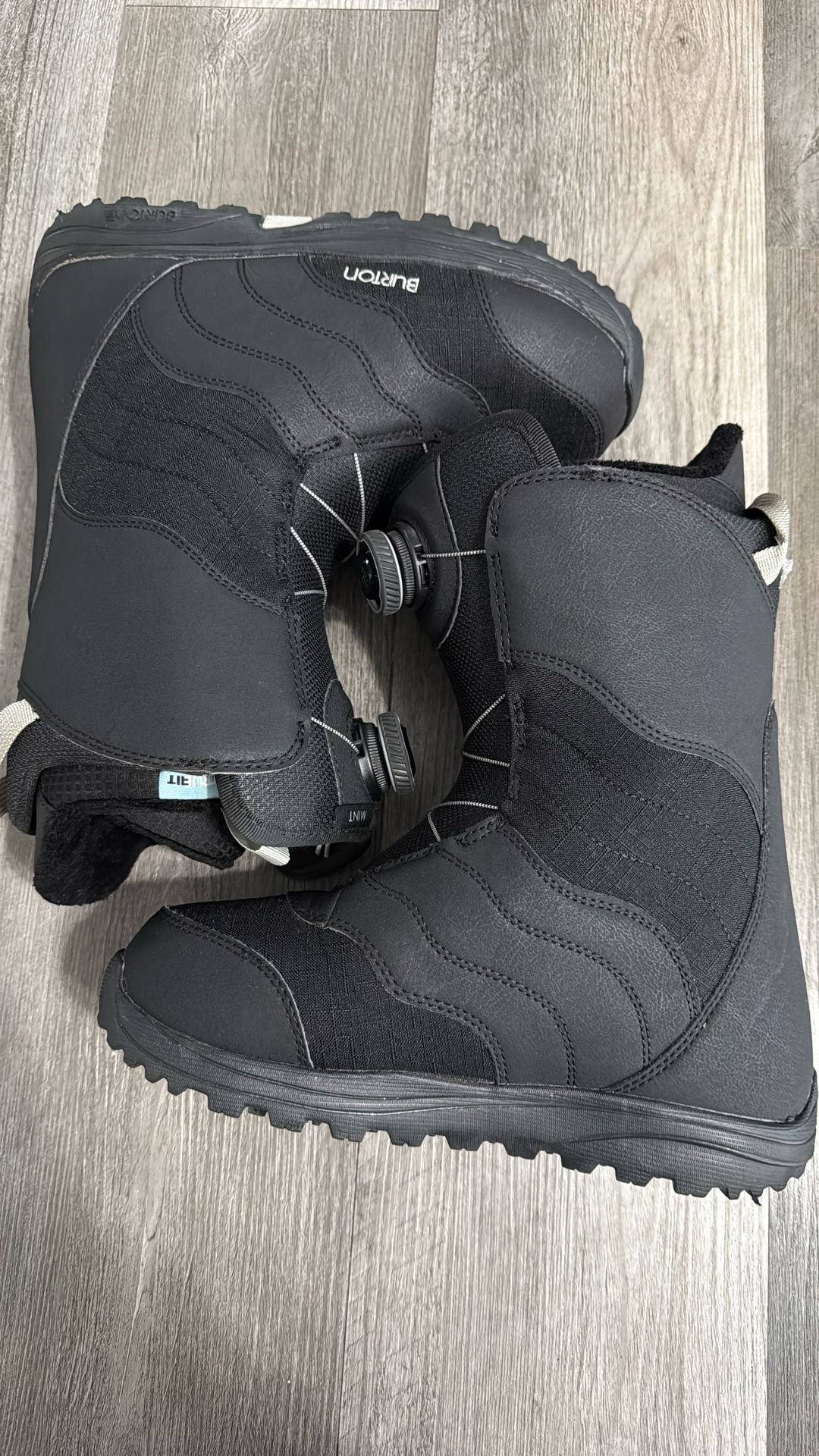 BOA Burton Mint Snowboarding Boots- CASH ONLY