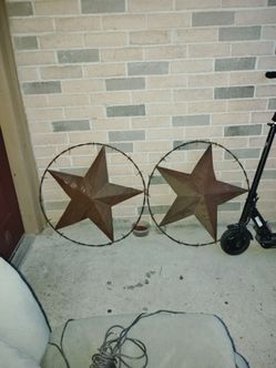 Rustic Metal Barn Stars with Barbed Wire Ring