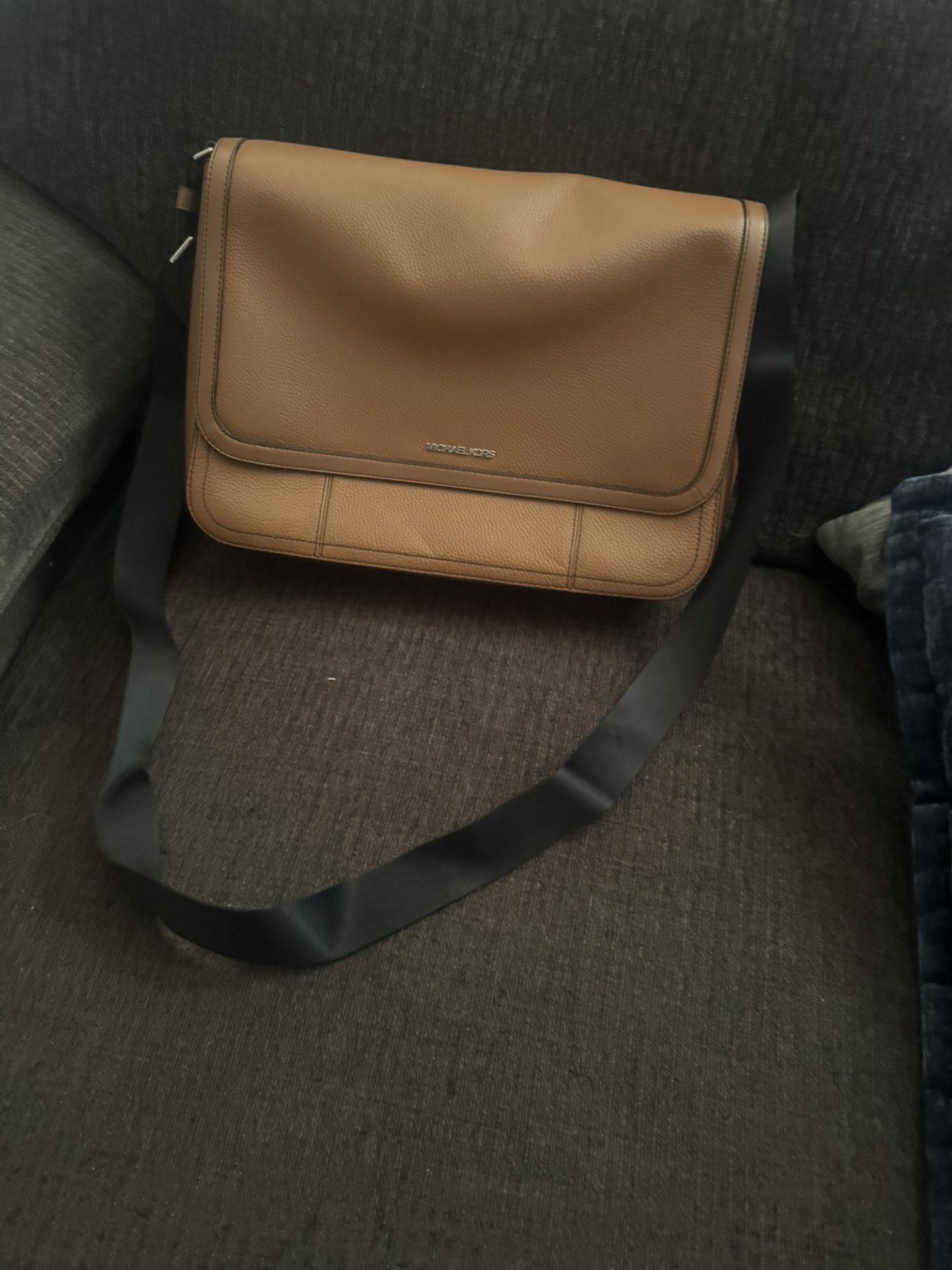 Michael Kors Messenger bag