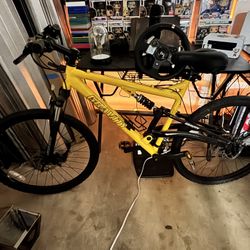 Gravity FSX 1.0 Full-suspension mountain bike with disc brakes Aluminum frame
