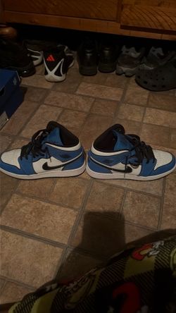 Jordan 1 mid signal blue