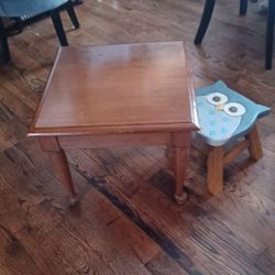 Kids solid wood table and wood owl chair