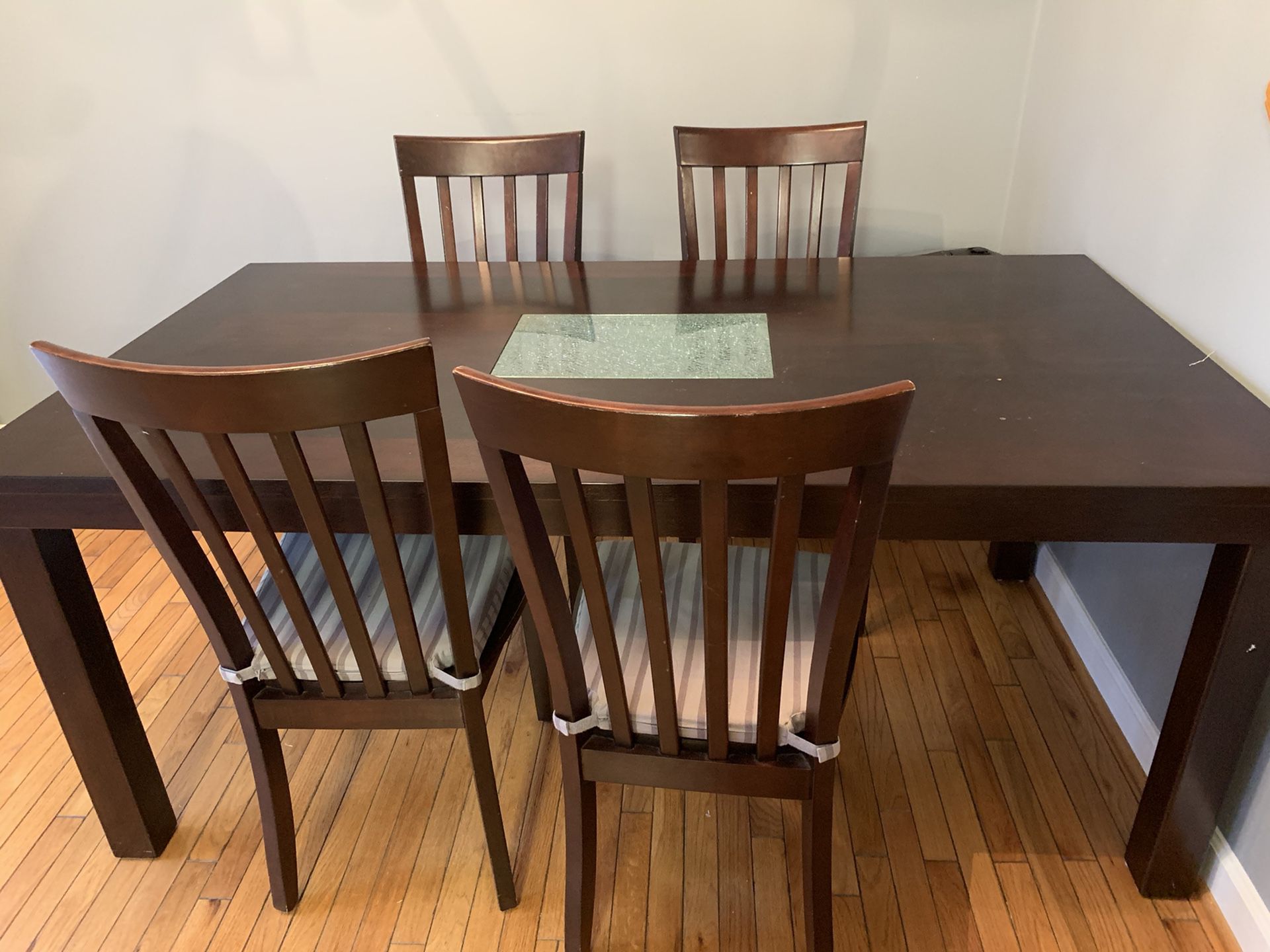 Nice kitchen table for sale!