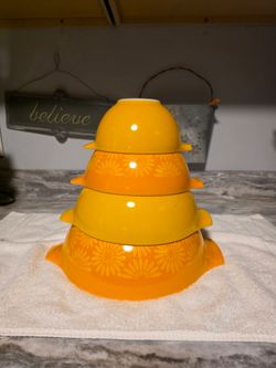 Vintage Pyrex Sunflower/Daisy Mixing Bowl Set
