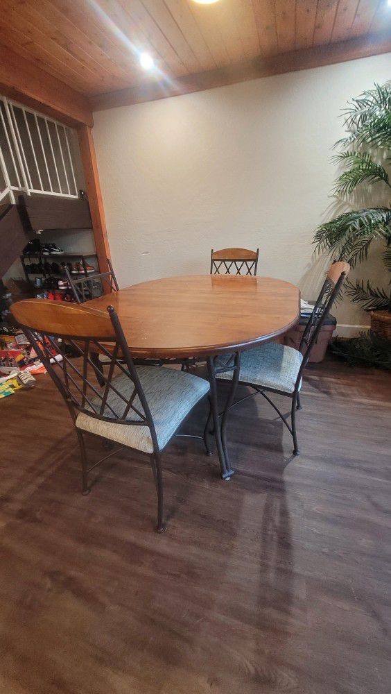 Free Dinning Set. And Recliner Couch.