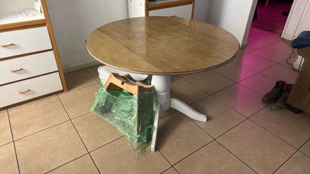 White, beautiful pedestal table