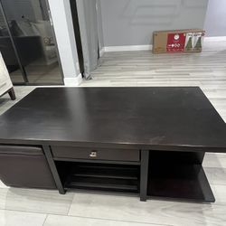 MUST GO!! Beautiful Solid Wood Coffee Table W/2 Storage Ottomans 