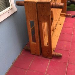 Two Twins Sides Wood Frames 