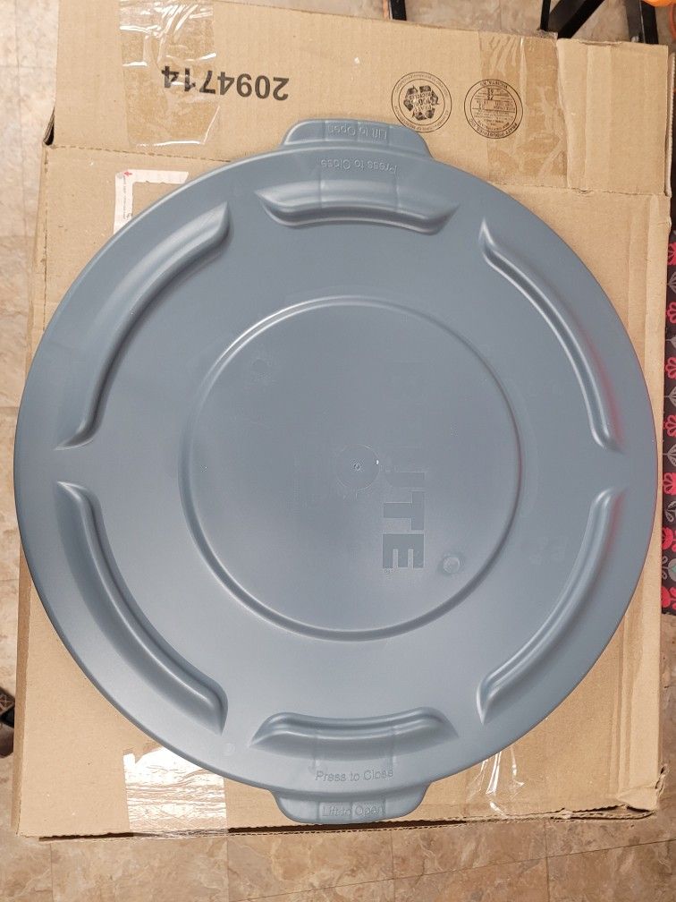 Brute Lid for 20-Gallon Round Brute Containers