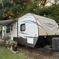 RV Travel Trailer 2016 Wildwood 