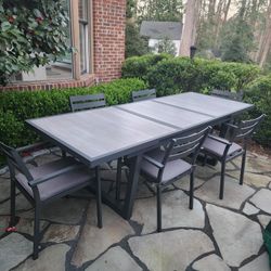 Modern Outdoor Extension Dining Table W 6  MetalArmchairs