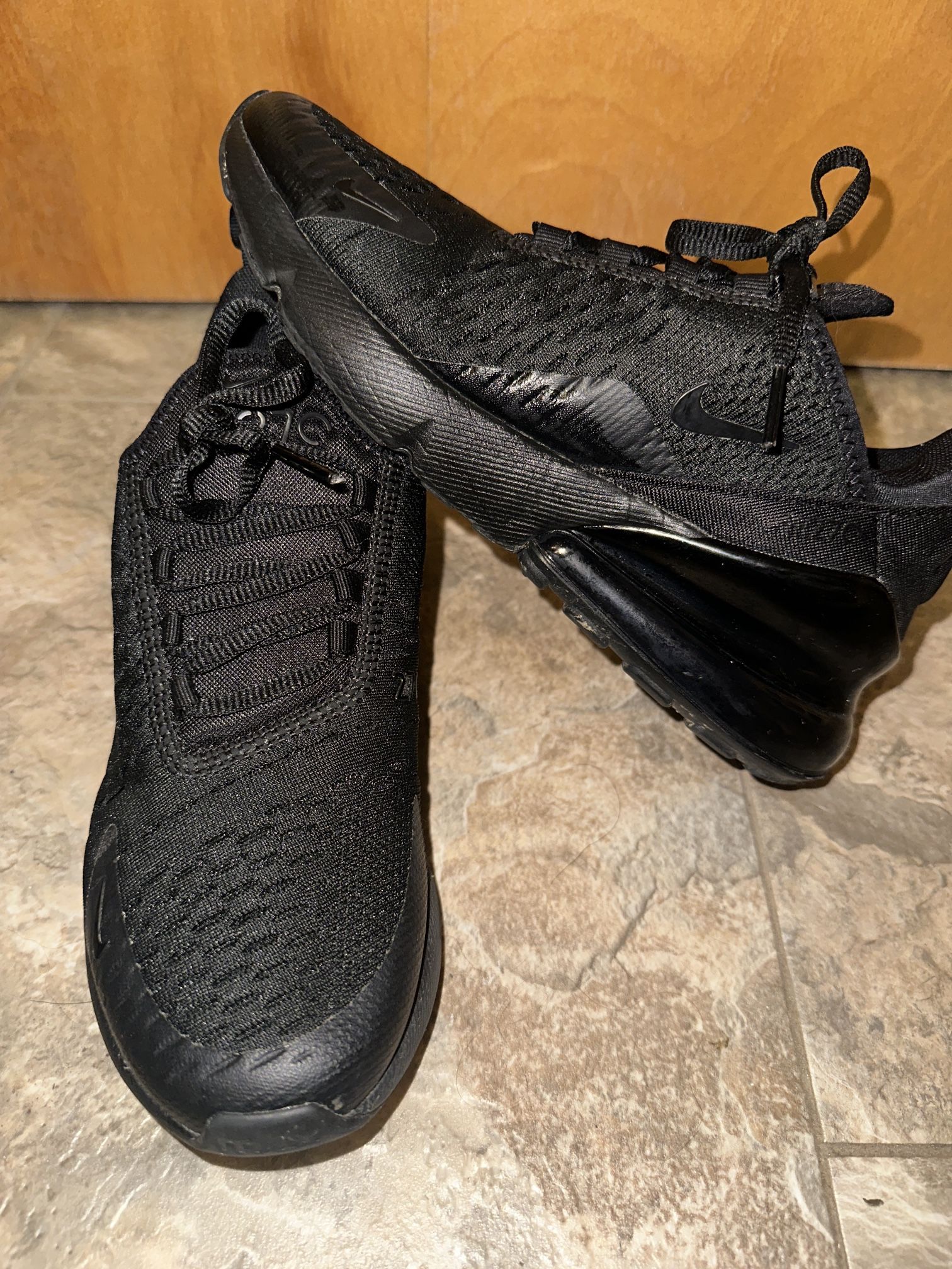 NIKE MAX 270 (PS) BLACK-WHITE SZ 4.5 Y