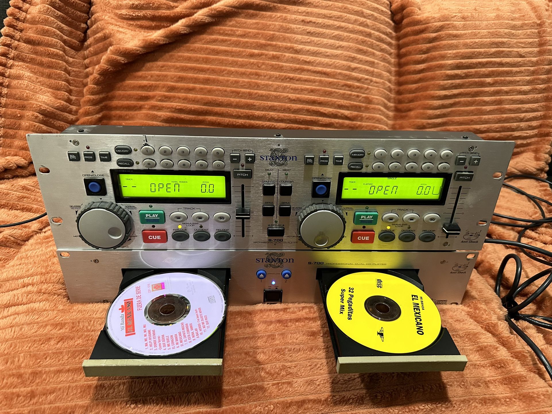 Stanton S700 Dual DeeJay Cd Player with Control Station Rack DJ