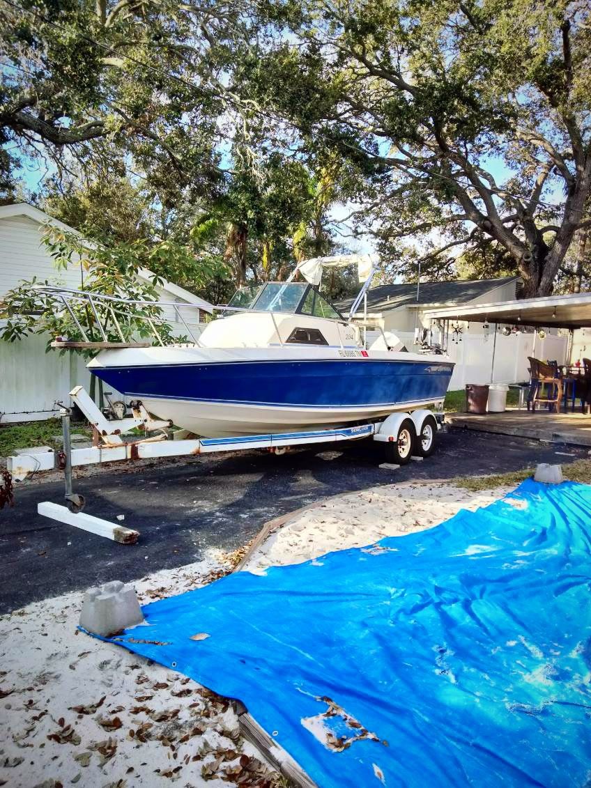 1988 Chaparral 20 Foot fishing boat