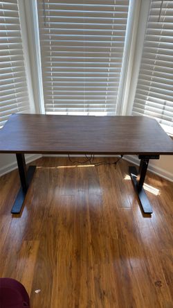 Electric Standing Desk with Memory Settings Excellent Condition