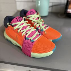 Nike LeBron Witness 8  Size 10