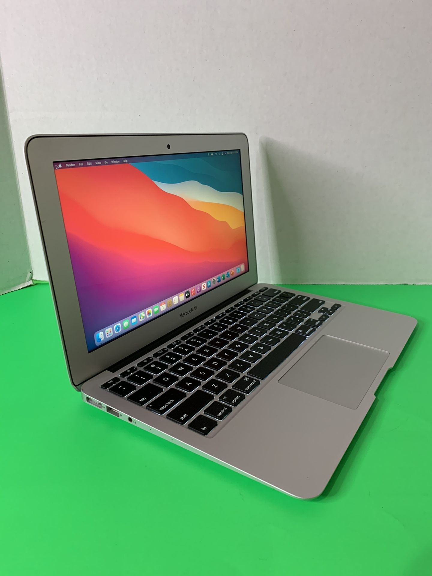 Macbook Air 2013 • Core i5 • 128SSD • 4GB • osX Big Sur • Microsoft Office 2019 • Excellent condition