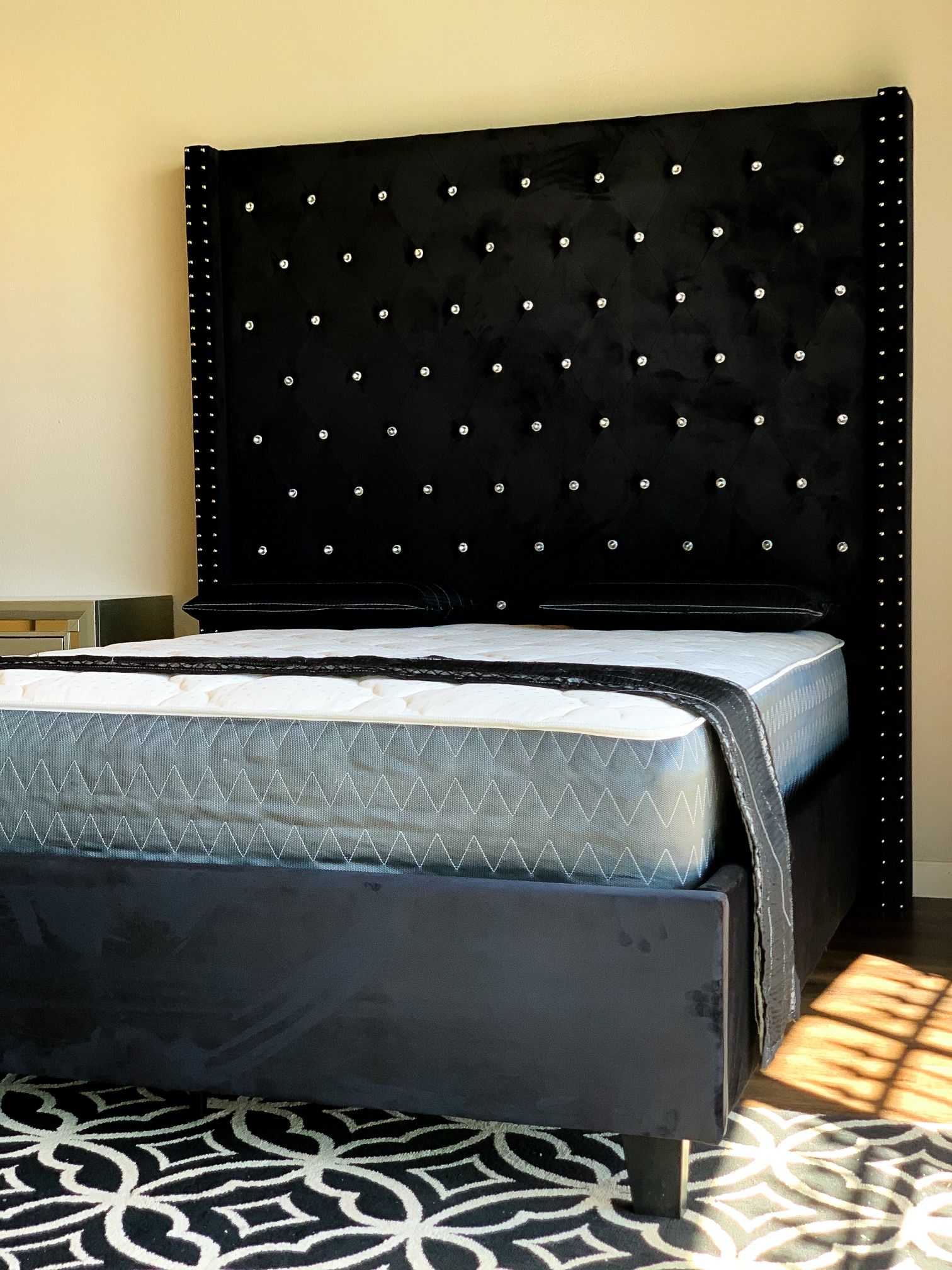 Brand New Black Queen Size 6foot Bed Frame With New Mattress Set/Fast Delivery