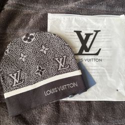 Louis Vuitton Beanie Damier Petite Black LV Monogram Logo
