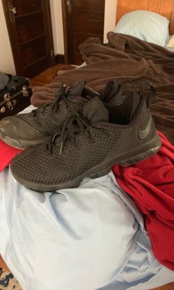 Lebrons Nike shoes