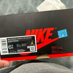 Air Jordan 1 Retro Low OG (Gs) 6.5 Y
