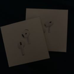 2nd And 4th Gen AirPods 