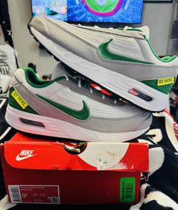 Nike Air Max VERSE OREGON Size 9.5M