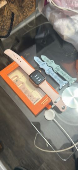 Apple Watch ⌚️ 40mm pink with charger , Tory Burch watch bands