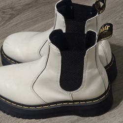 2976 Doc Martens Size 7 Womens