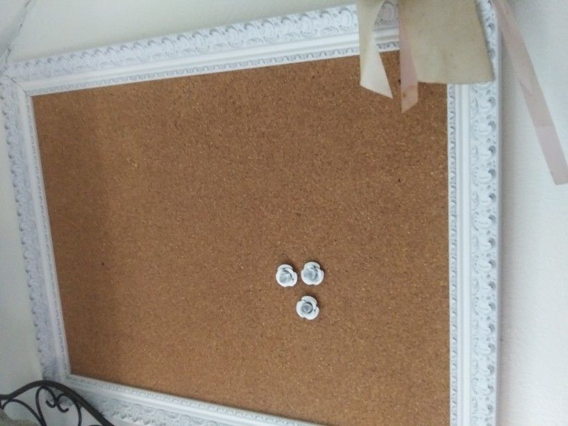 NOT USED LIKE NEW LOVELY DECORATIVE FRAMED DESIGNER LOOK CORK BOARD