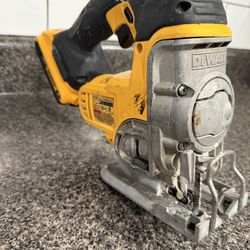 Jigsaw dwalt 20v with battery 2ah