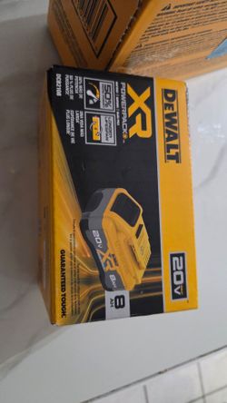 DEWALT XR POWERPACK 20V MAX 8Ah Lithium Ion Battery DCB2108