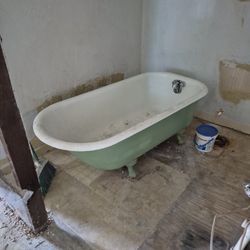 Claw Foot Tub 5 Ft Long 22 Inch High