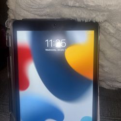 Apple iPad 8th Gen 128GB Wi-Fi – Excellent Condition