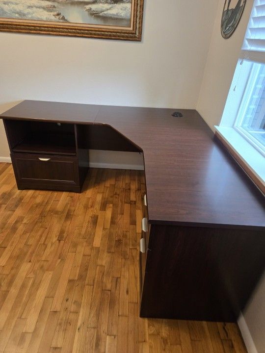 ,**PENDING** Real Space Executive Desk