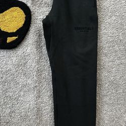 Black Essential Swetas